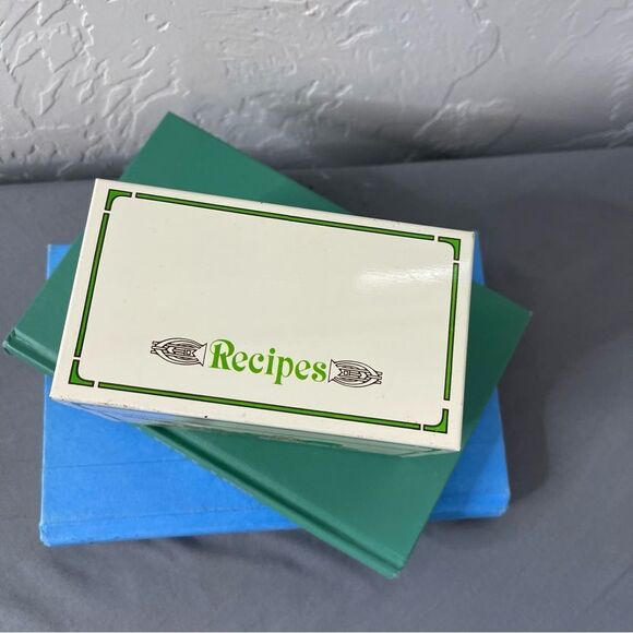 Vintage Recipe Holder 70s Blank Cards Metal Tin Watkins Vegetables - Picture 4 of 16